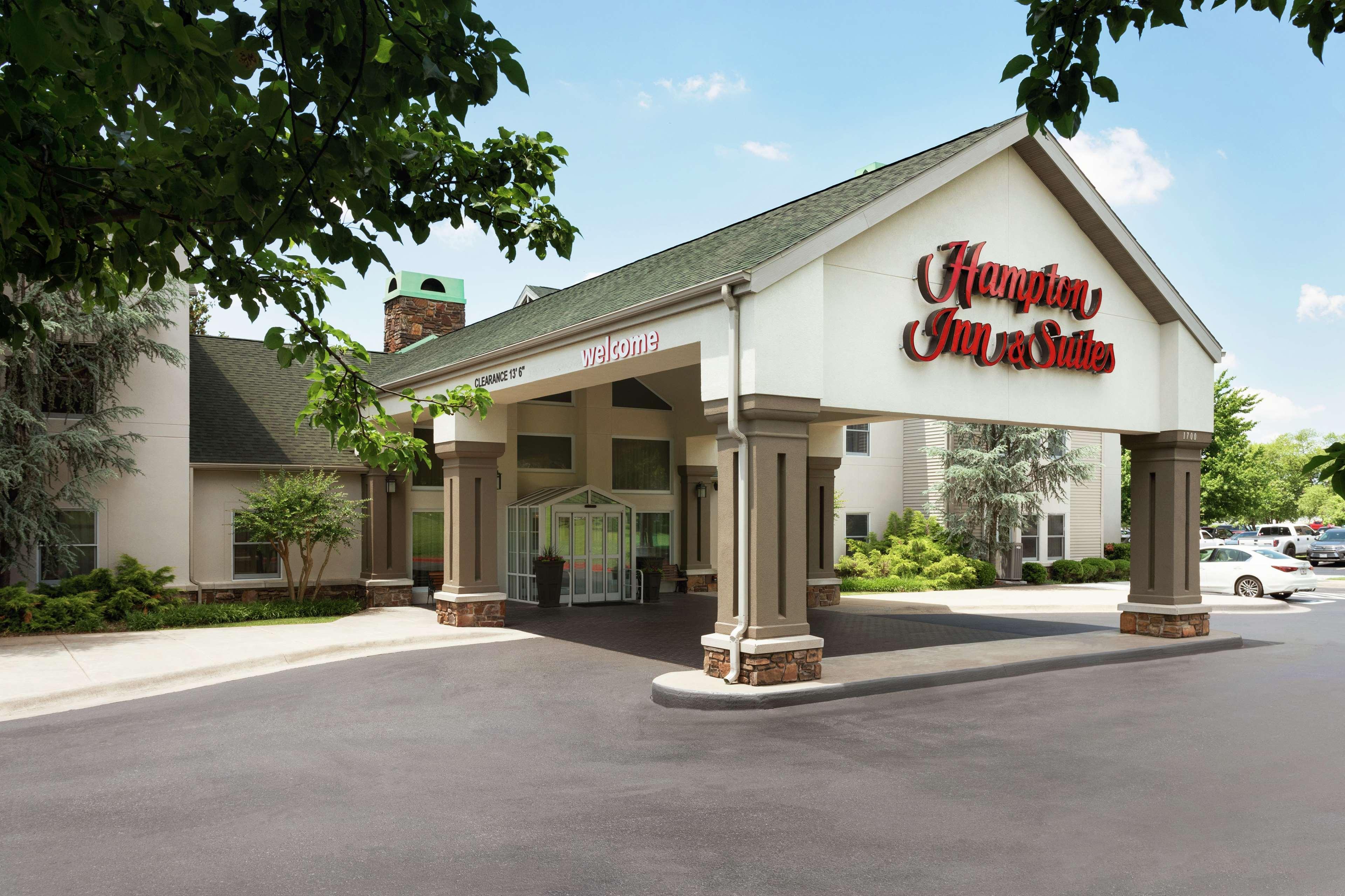 Hampton Inn And Suites Springdale Exterior photo