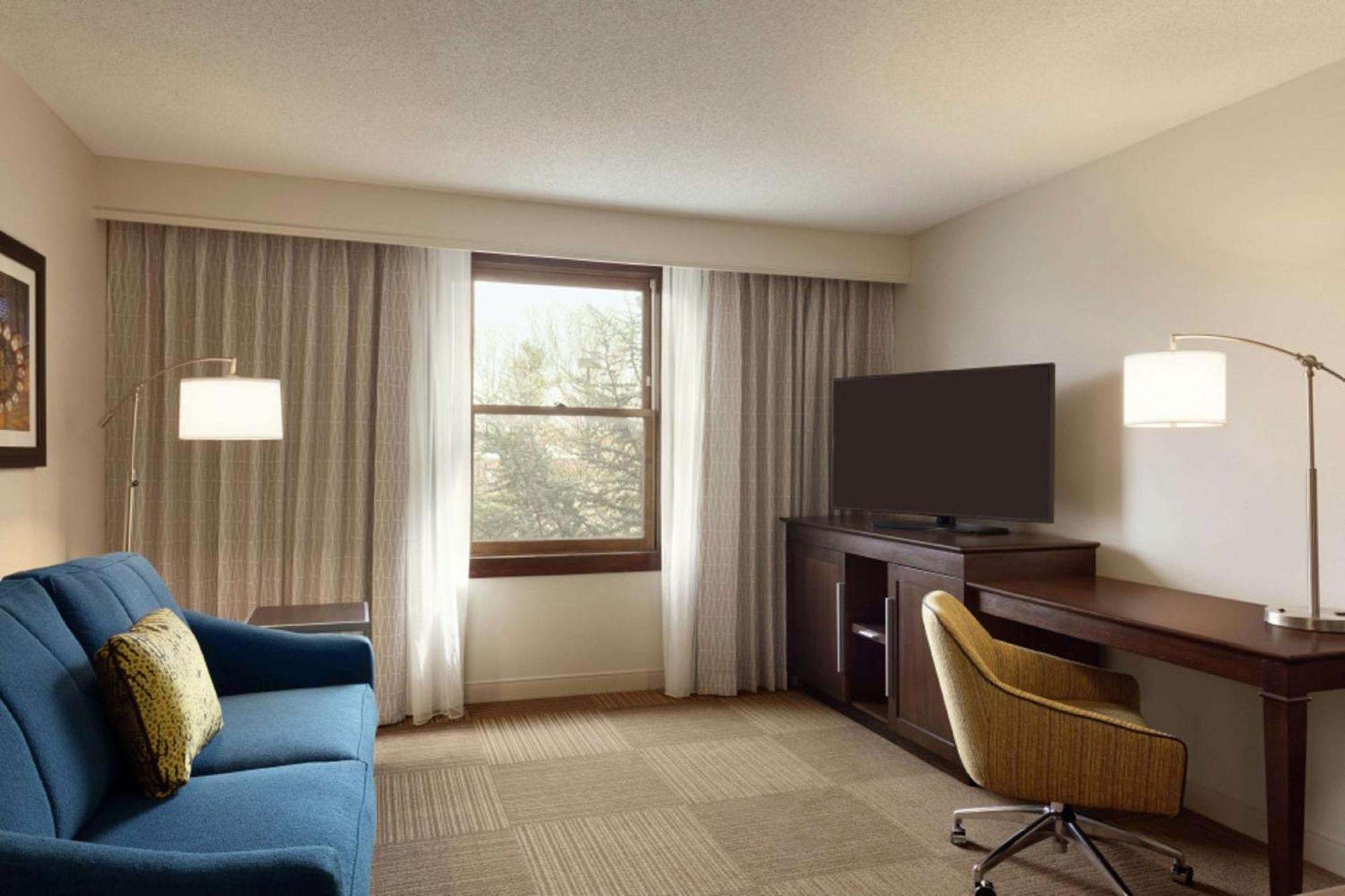 Hampton Inn And Suites Springdale Exterior photo