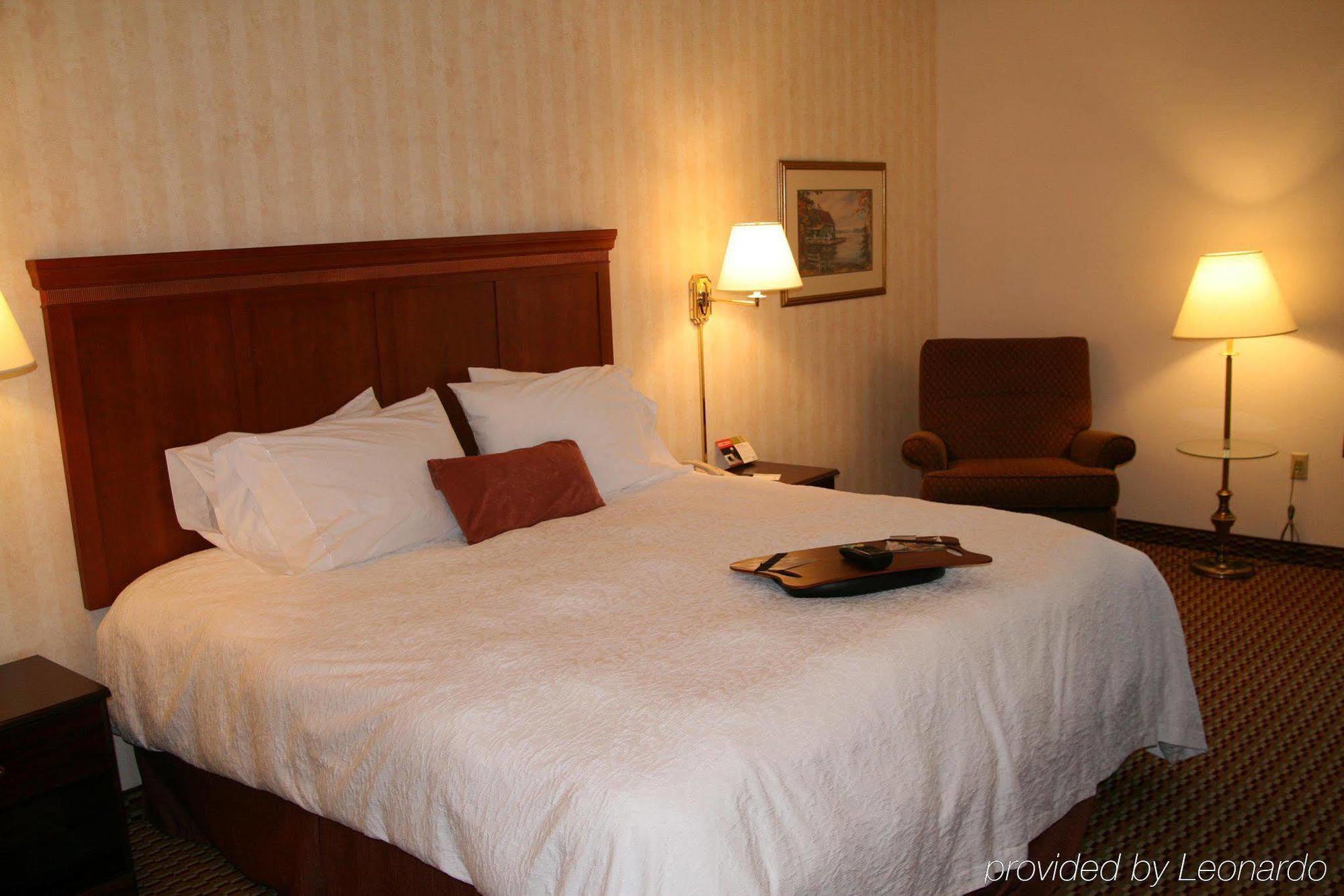 Hampton Inn And Suites Springdale Room photo