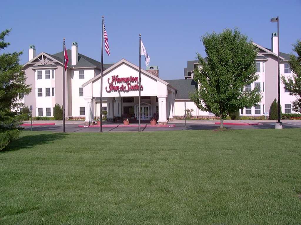 Hampton Inn And Suites Springdale Exterior photo
