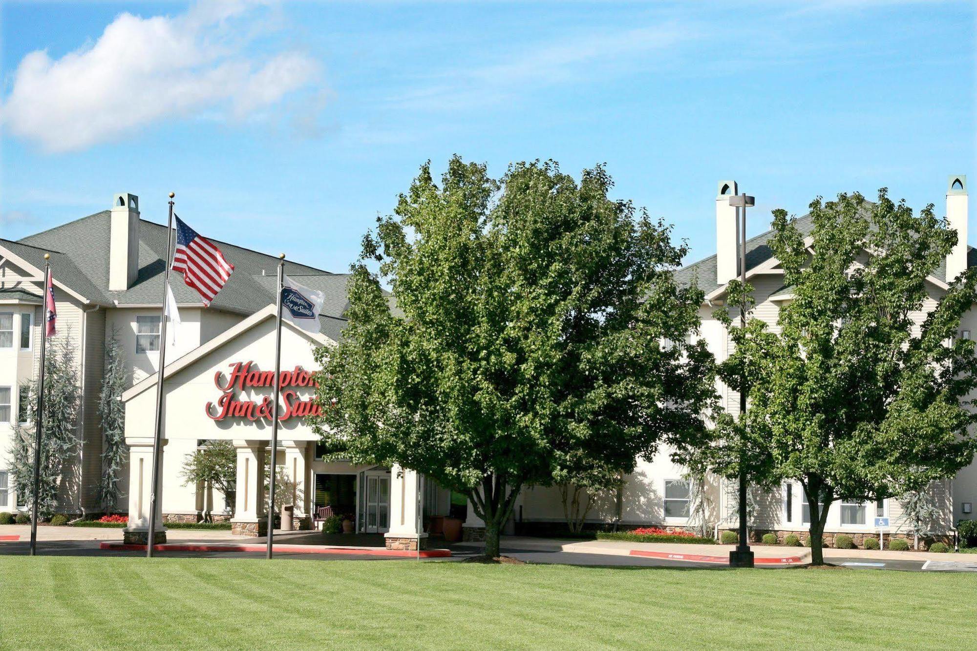 Hampton Inn And Suites Springdale Exterior photo