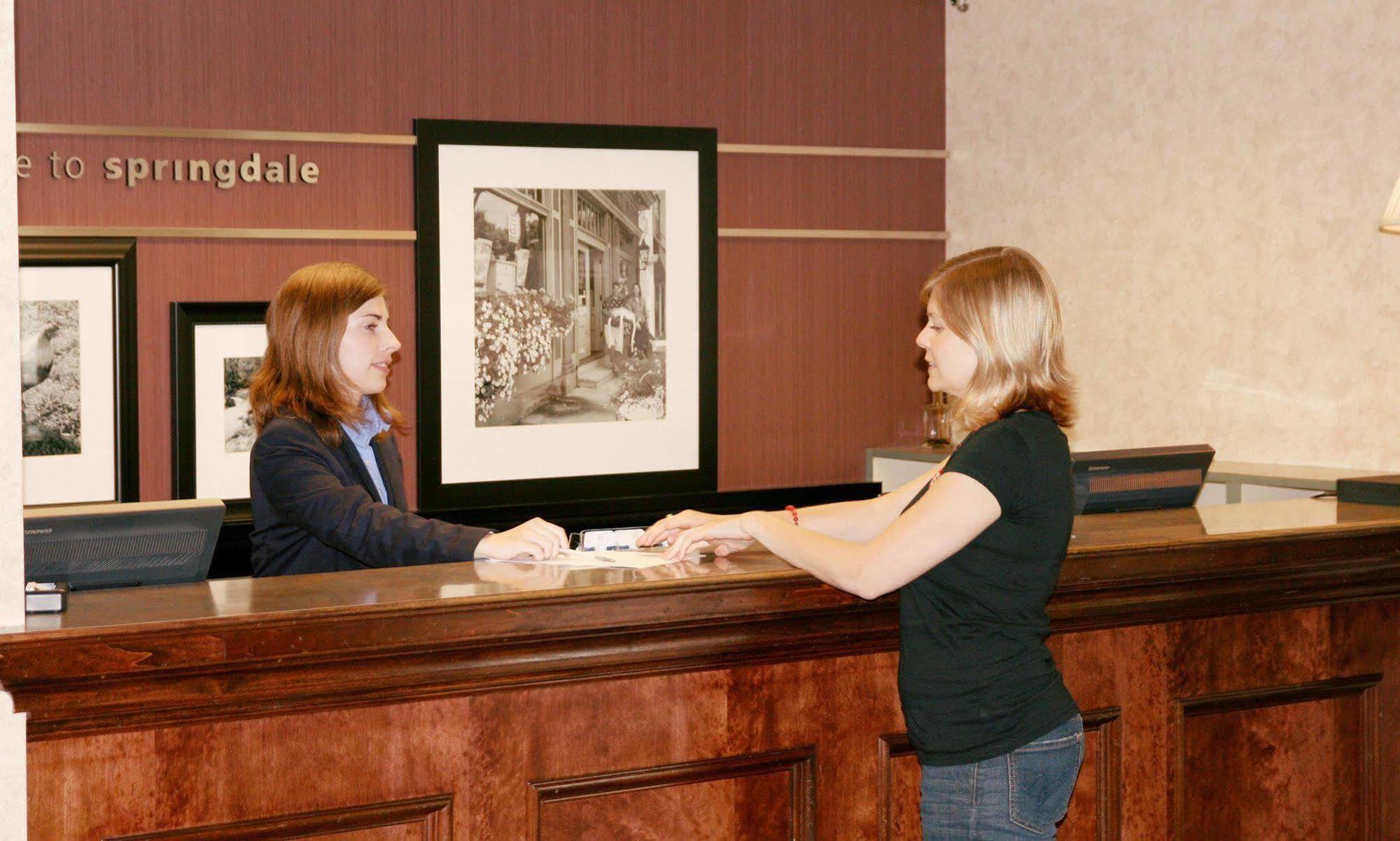 Hampton Inn And Suites Springdale Interior photo