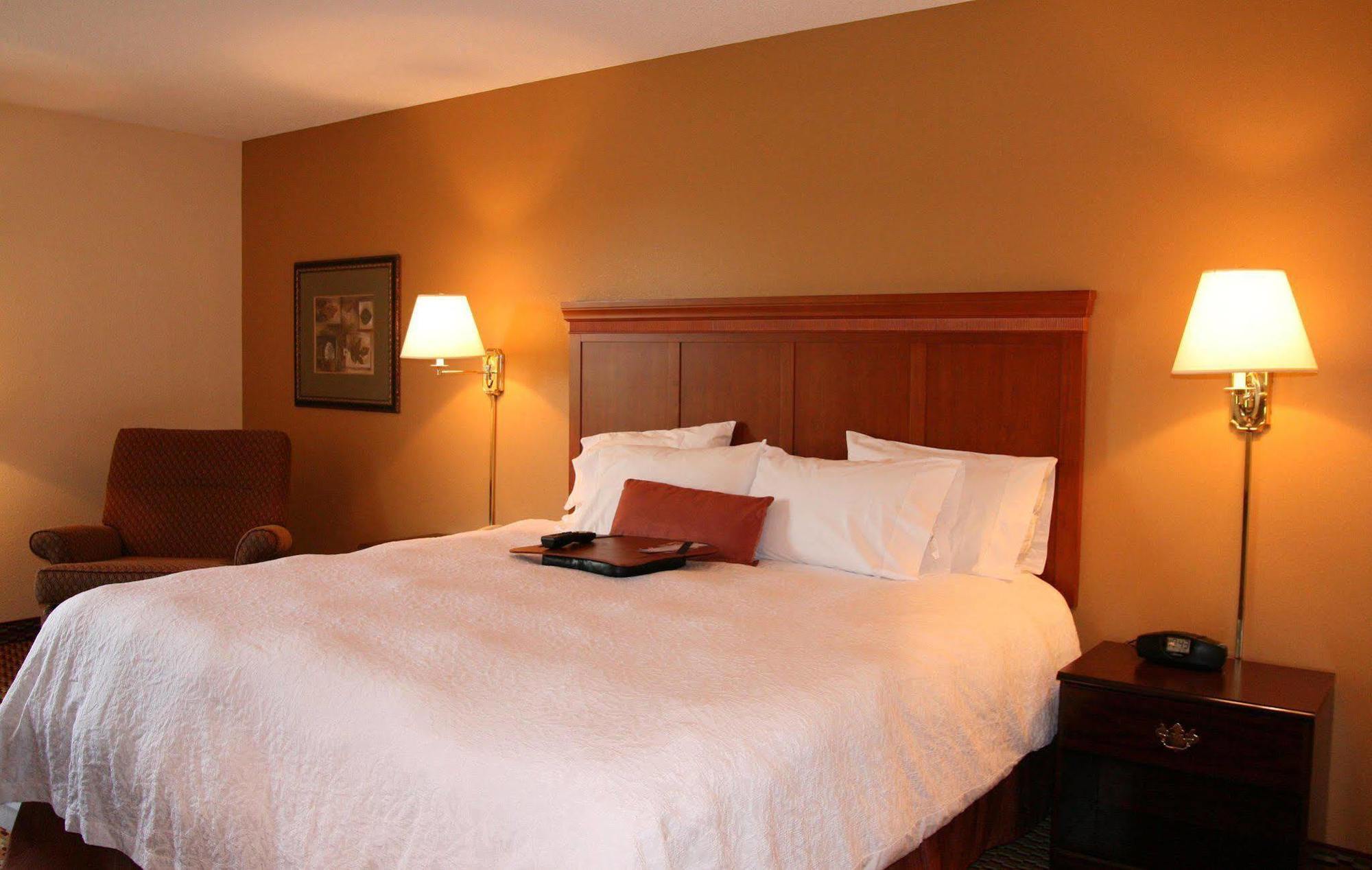 Hampton Inn And Suites Springdale Room photo